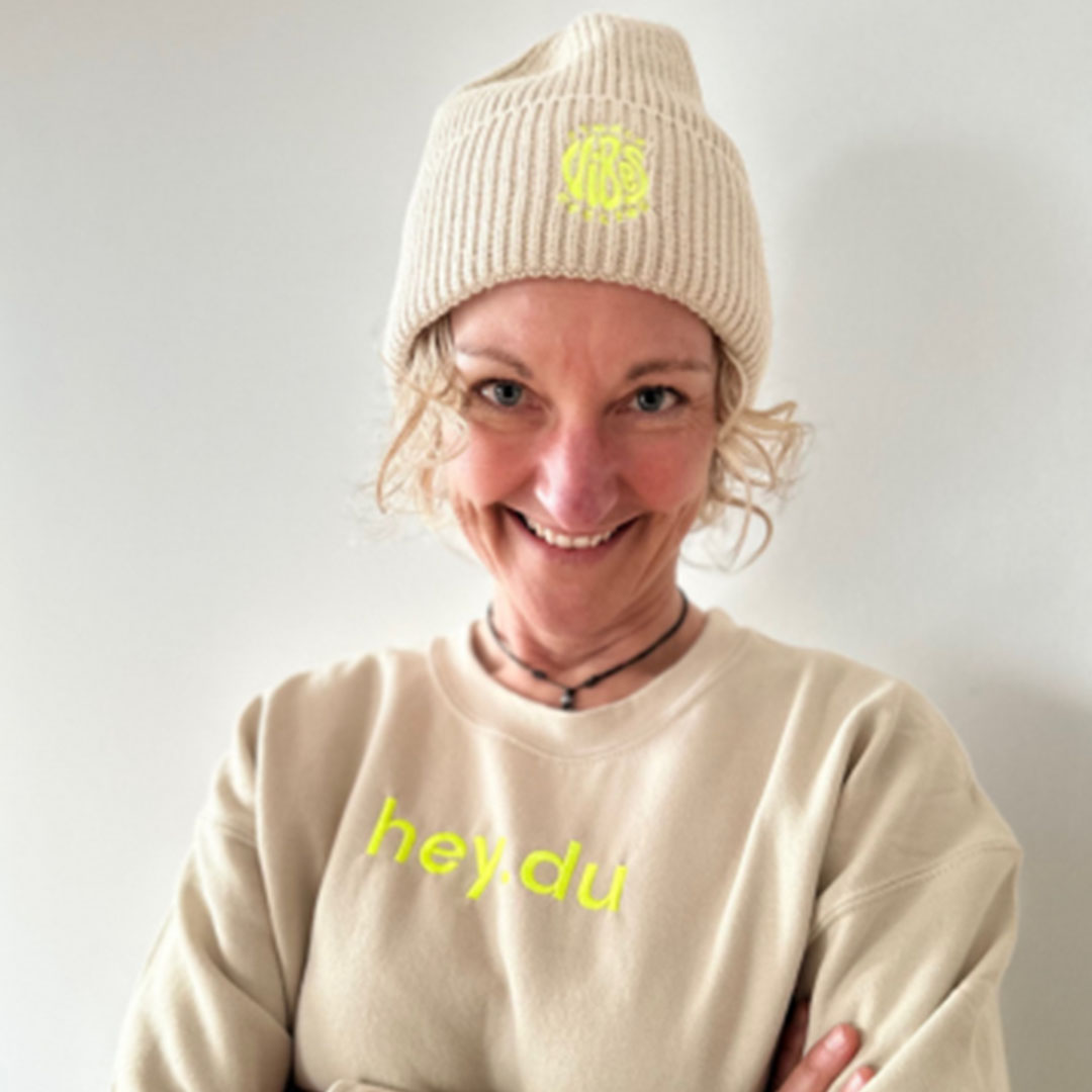 Nella, Vibes Marketing Managerin